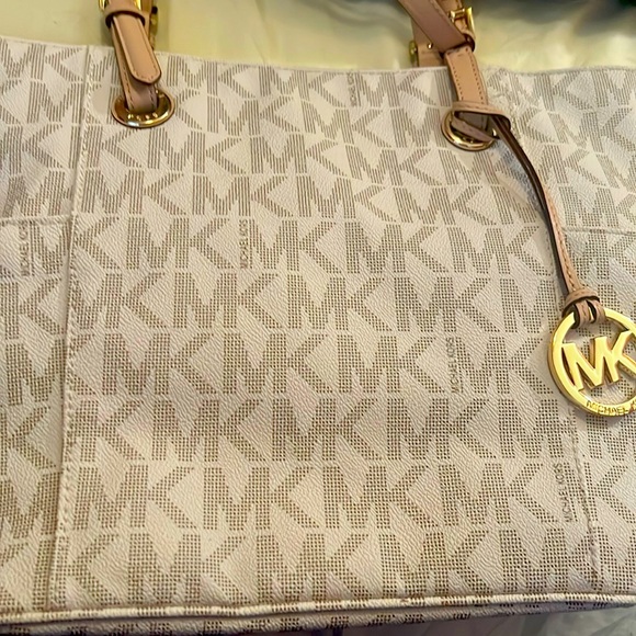 Great bag I love brought it off a Poshmark but never used - Picture 1 of 5